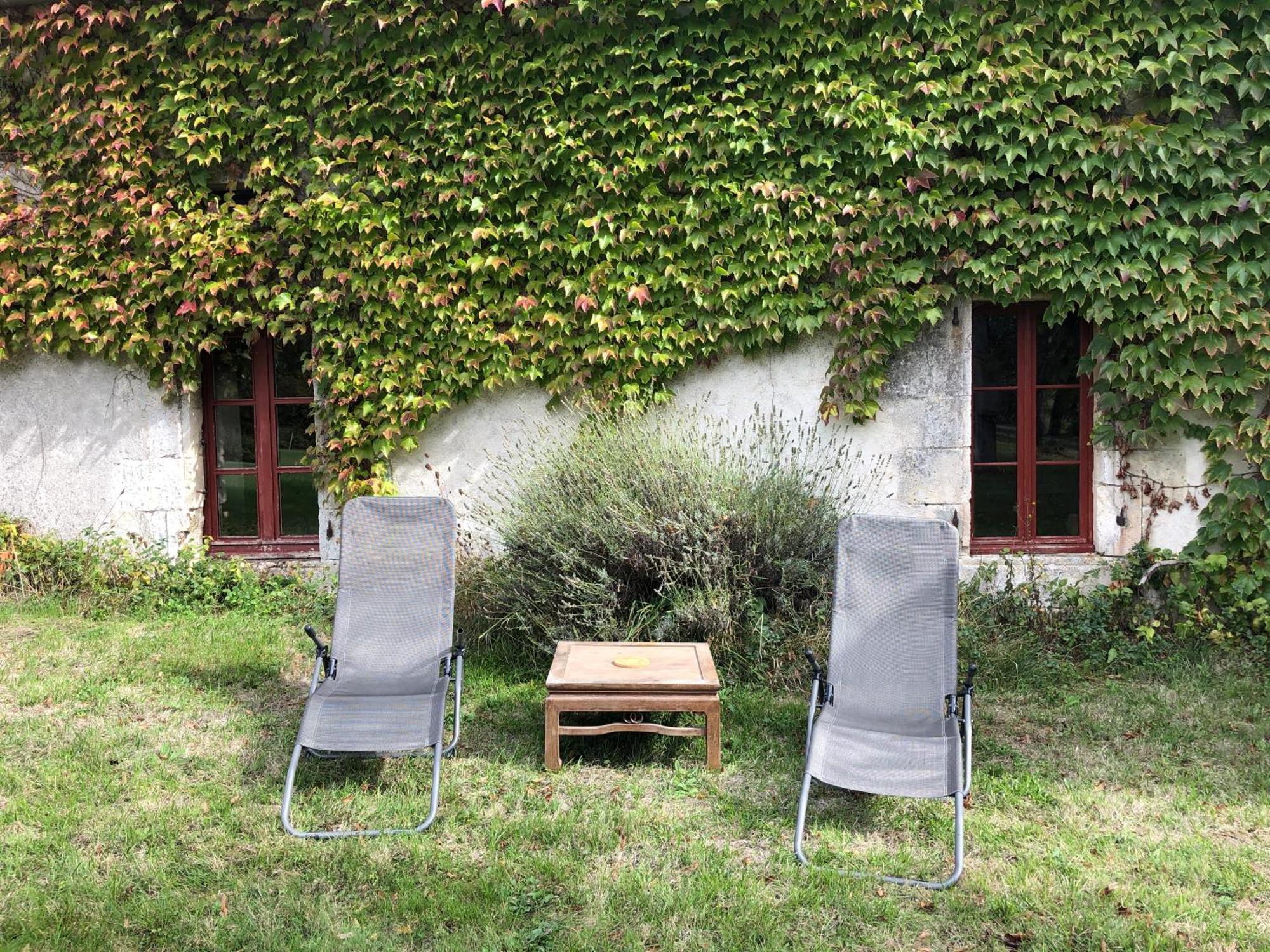 Gite De L'Edelinie Nanteuil-Auriac-de-Bourzac Exteriér fotografie